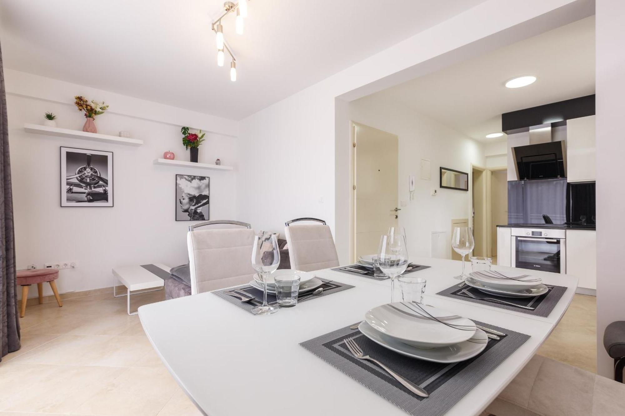 Apartmani Simi - The Wave ซริกเวนิซา ภายนอก รูปภาพ